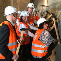 Bundesverkehrsminister Scheuer und Bayerische Bauministerin Aigner beim Tunnelanschlag für den Aubergtunnel