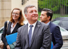 Staatsminister Christian Bernreiter mit Mitarbeitern der Bayerischen Vertretung in Prag